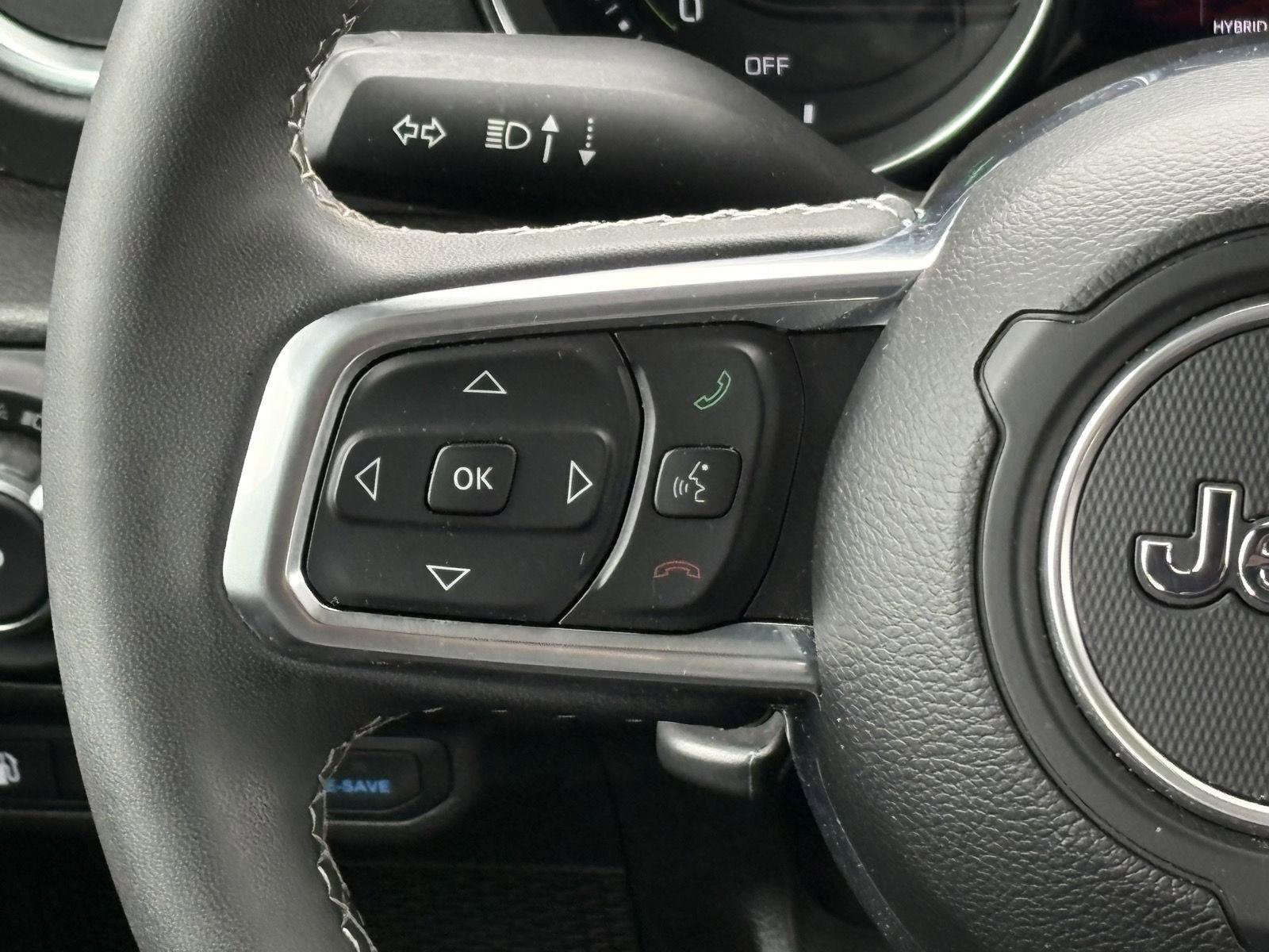 Used 2023 Jeep Wrangler Unlimited Sahara AWD/4WD image 7