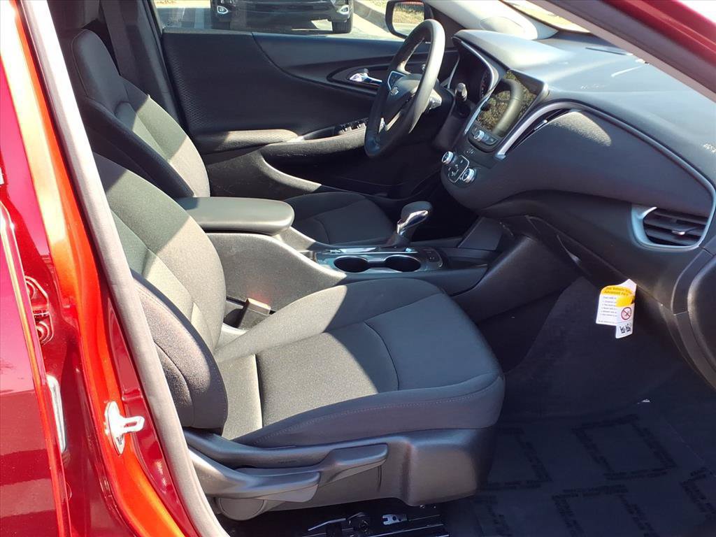 Used 2025 Chevrolet Malibu RS FWD image 20
