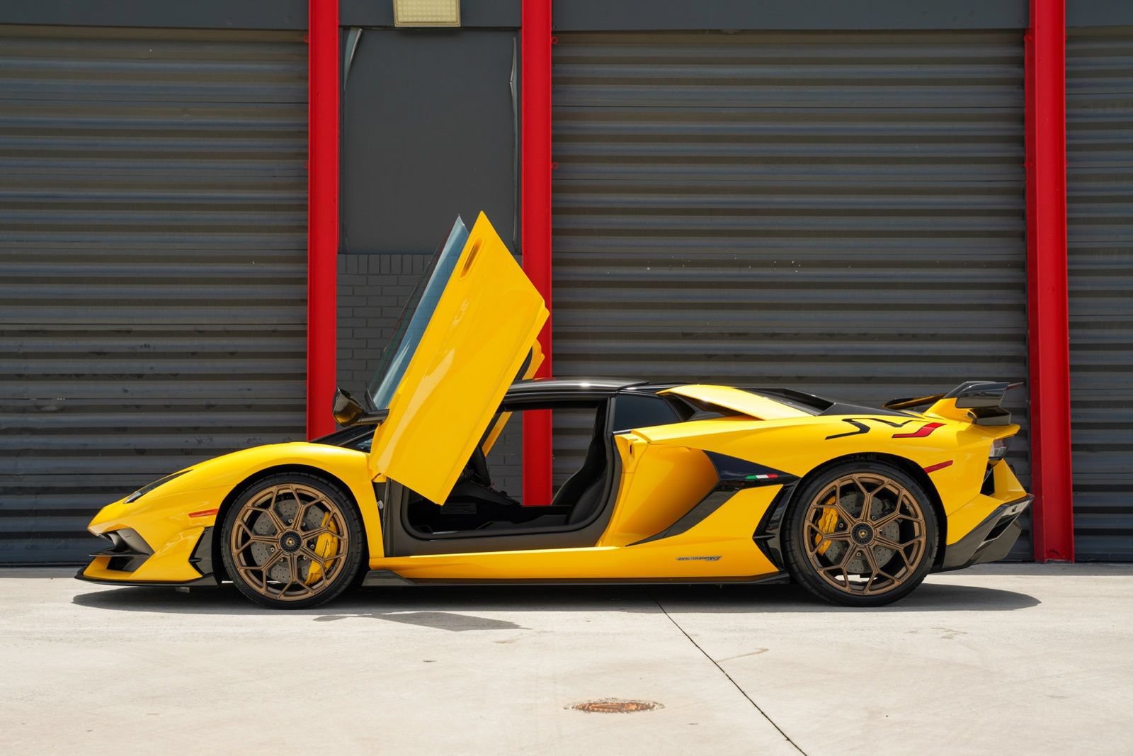 Used 2021 Lamborghini Aventador SVJ AWD/4WD image 28