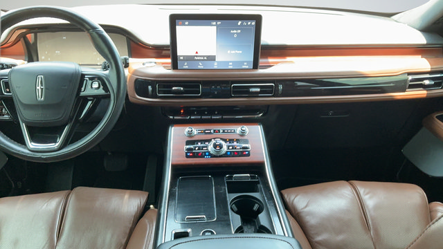 Used 2022 Lincoln Aviator Reserve w/ Equipment Group 201A AWD/4WD image 17