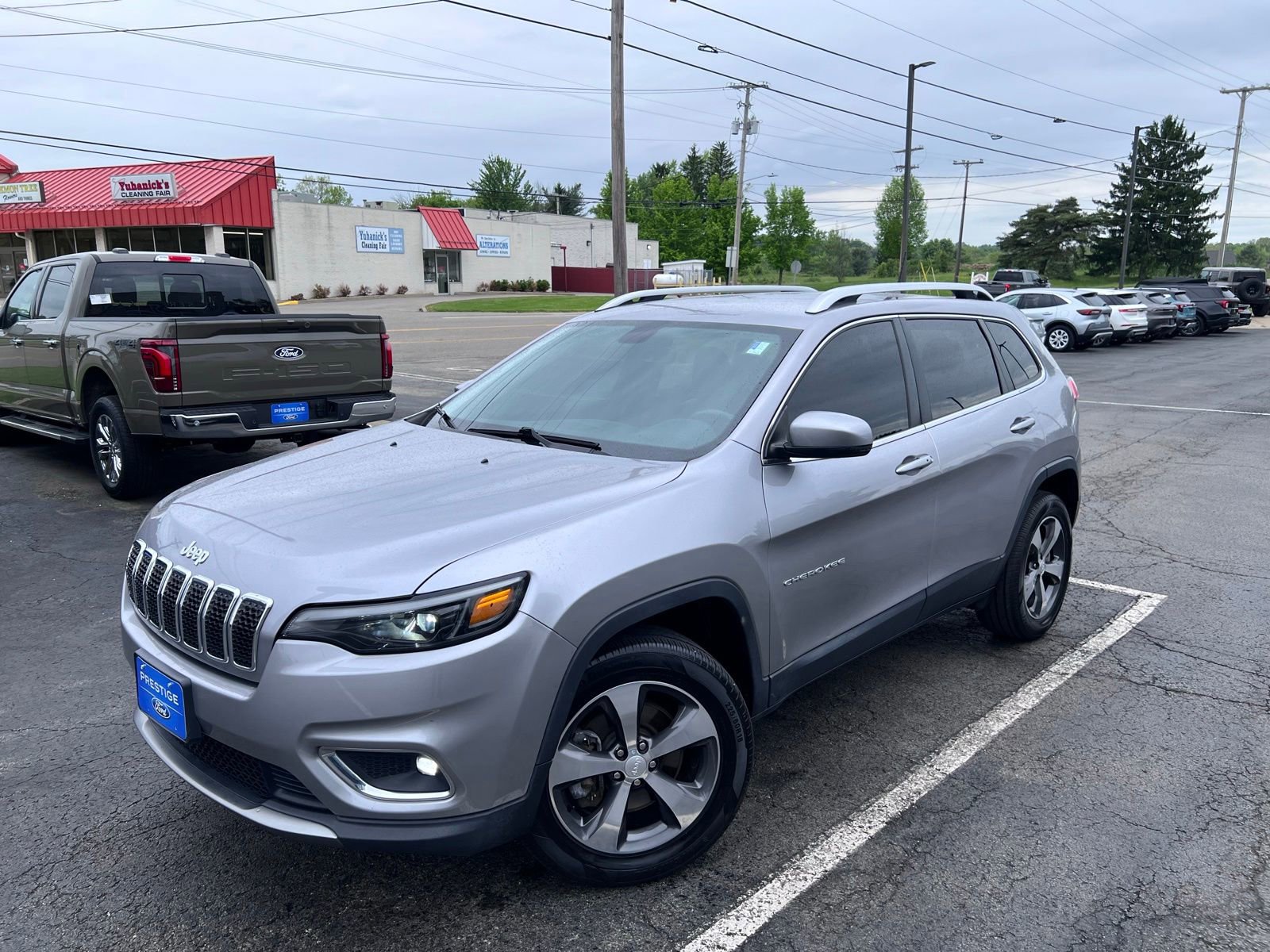 Used 2019 Jeep Cherokee Limited AWD/4WD image 16