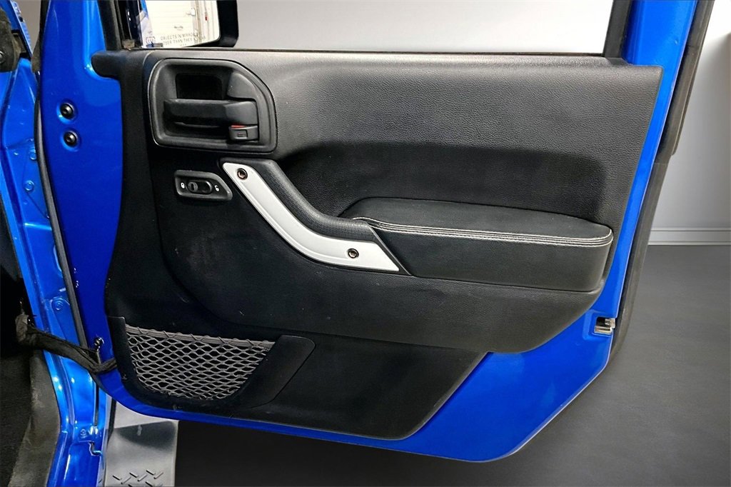 Used 2014 Jeep Wrangler Unlimited Sahara image 27