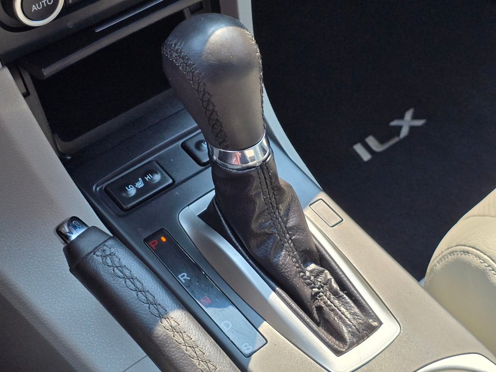 Used 2018 Acura ILX w/ Premium Package FWD image 15