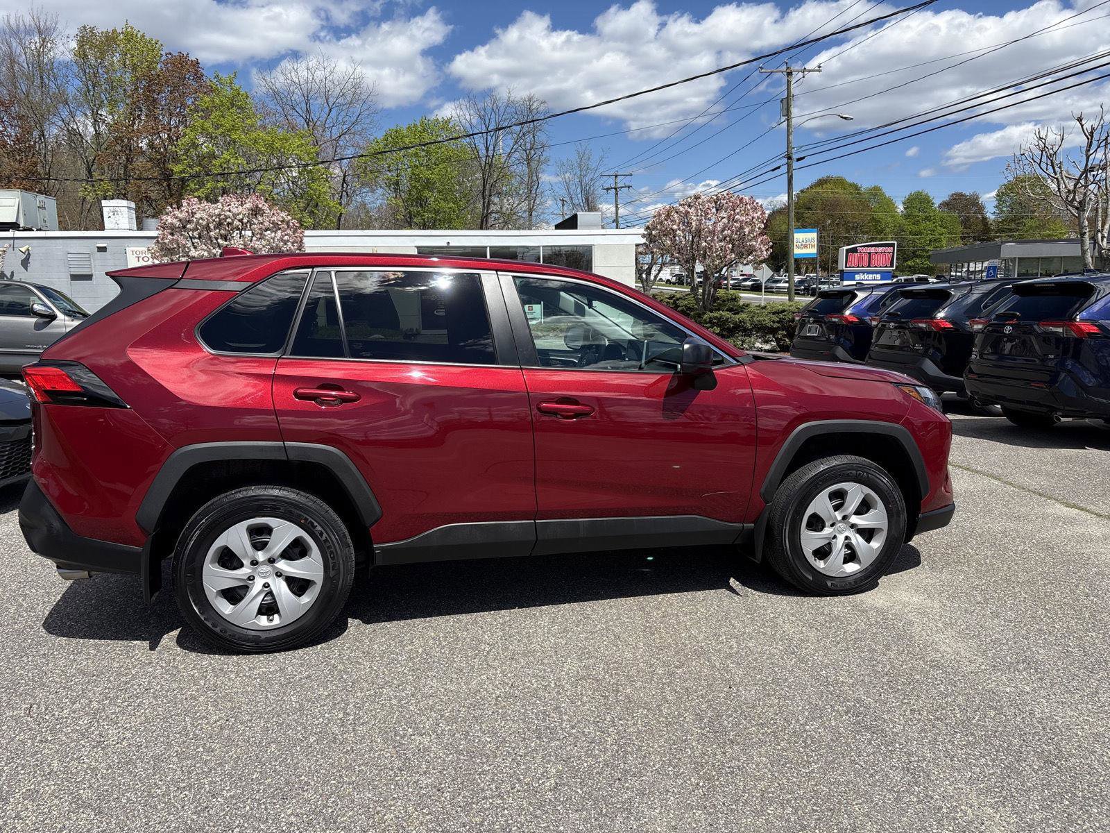 Used 2023 Toyota RAV4 LE AWD/4WD image 8