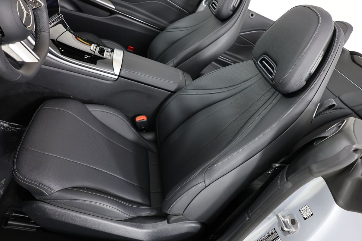Used 2024 Mercedes-Benz CLE 300 4MATIC Cabriolet image 10