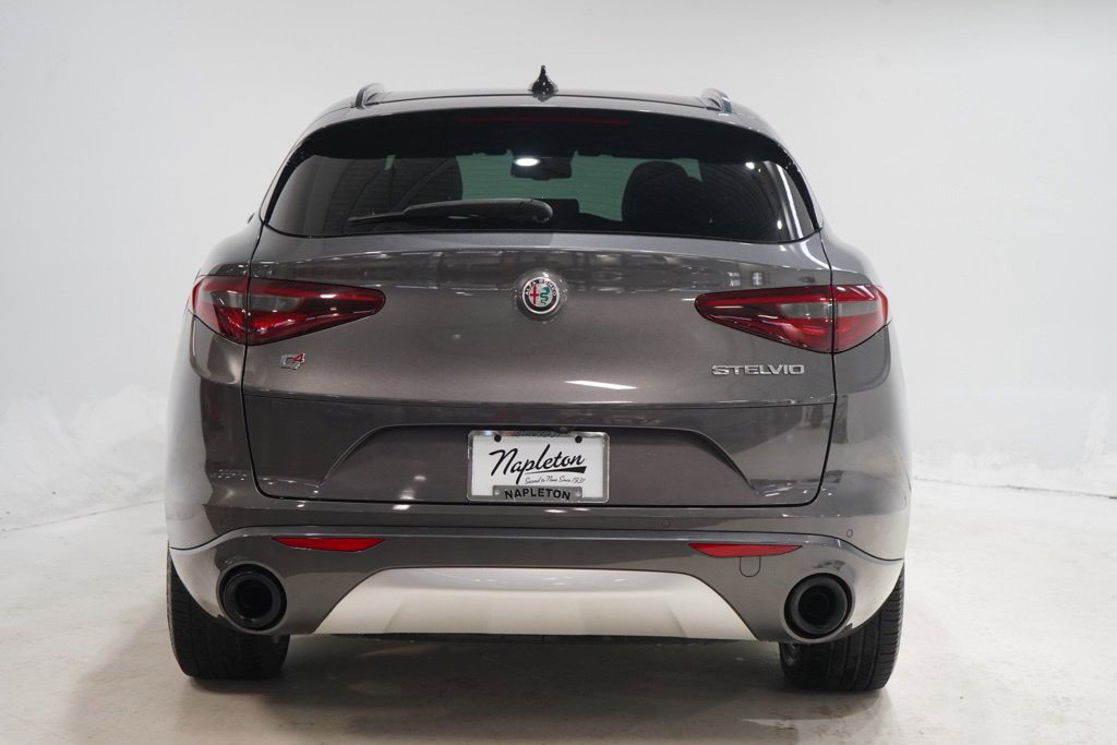 Used 2023 Alfa Romeo Stelvio Ti AWD/4WD image 6