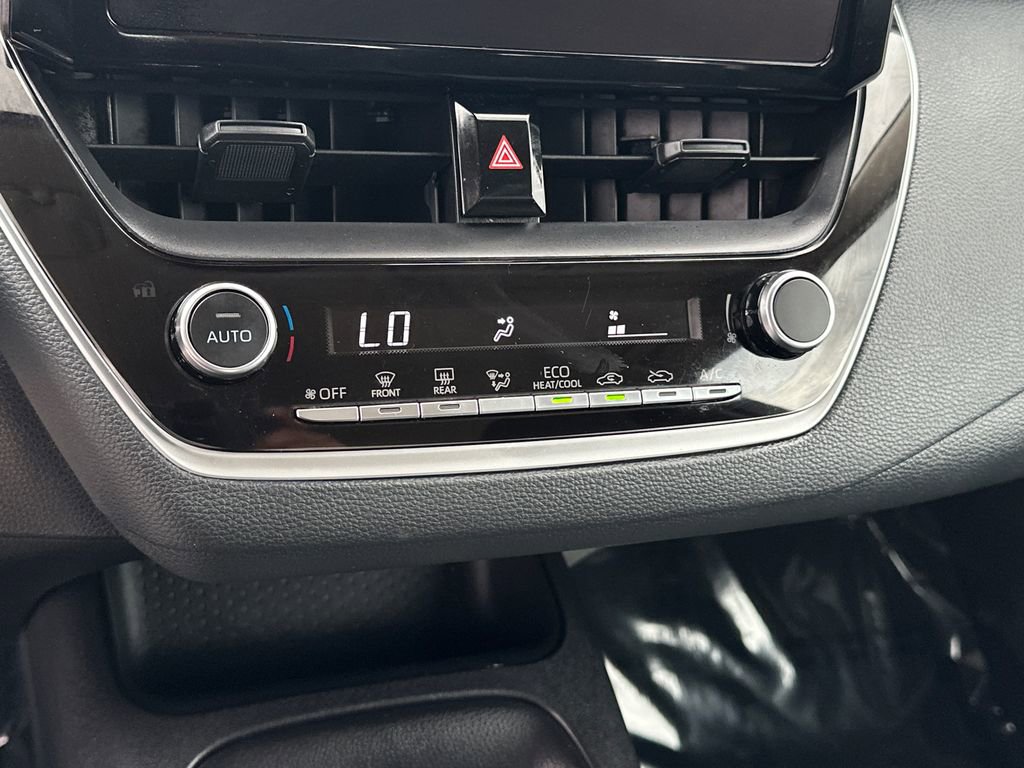 Used 2025 Toyota Corolla LE image 24