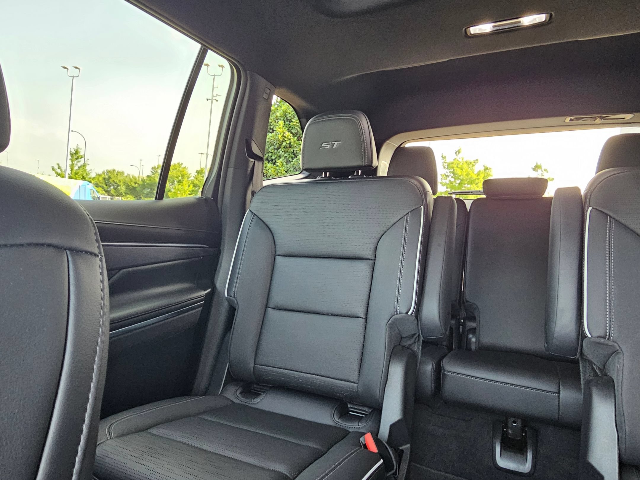 Used 2025 Buick Enclave Sport Touring w/ Power Package FWD image 24