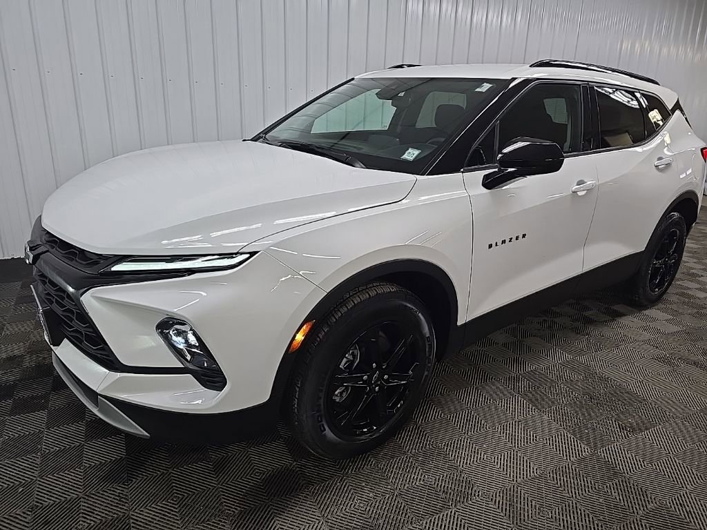 Used 2025 Chevrolet Blazer LT w/ Midnight/Sport Edition image 8