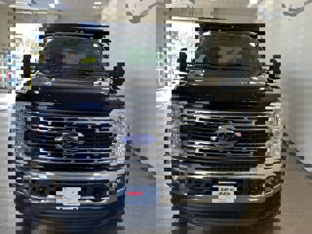 New 2025 Ford F550 4x4 Regular Cab Super Duty image 3