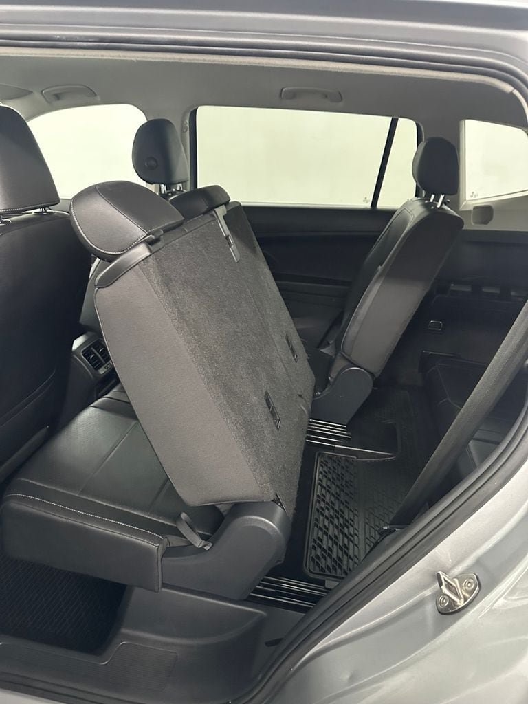Used 2020 Volkswagen Tiguan SE w/ 3rd Row Seat Package AWD/4WD image 27