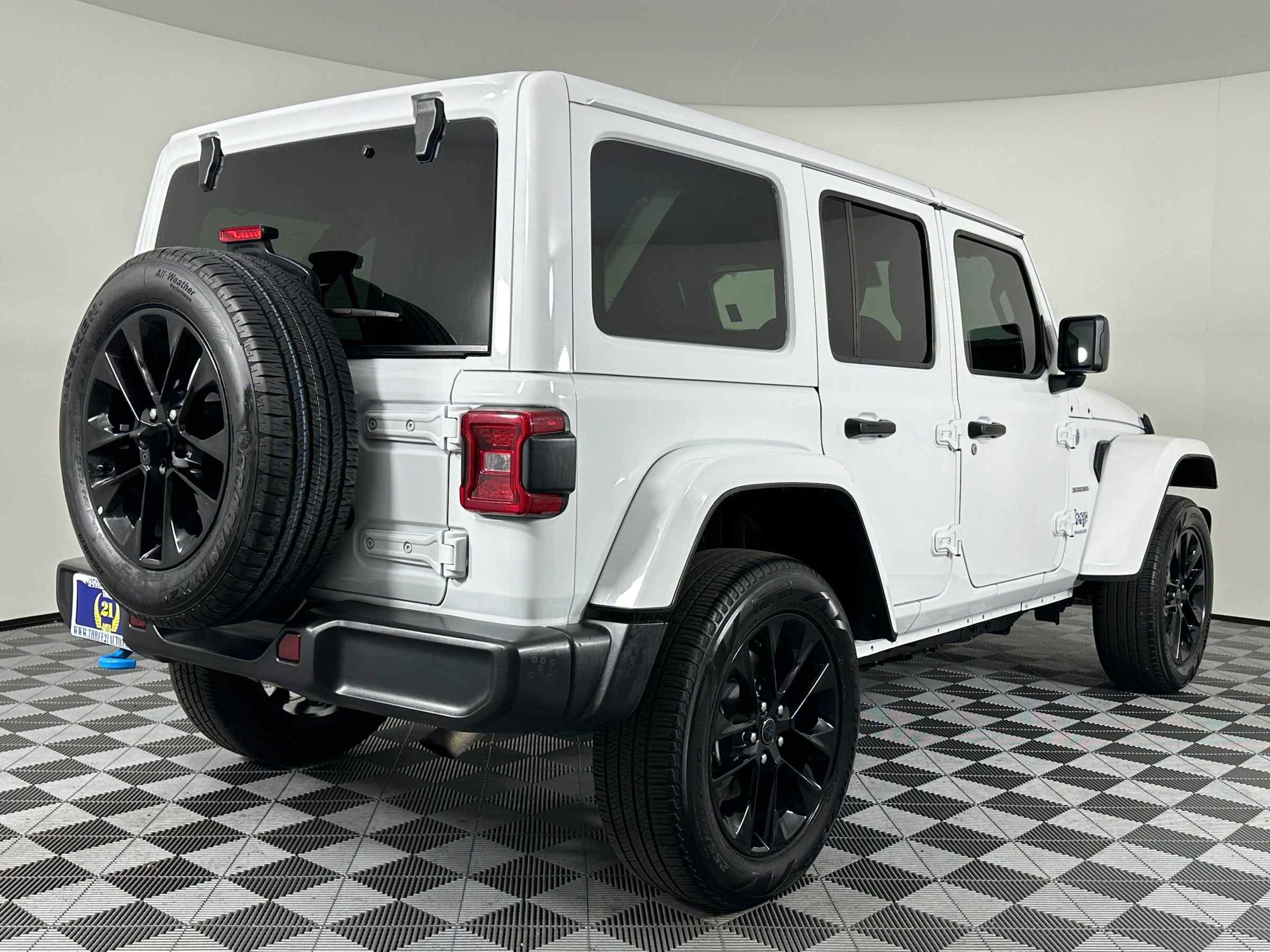 Used 2024 Jeep Wrangler Unlimited Sahara image 9