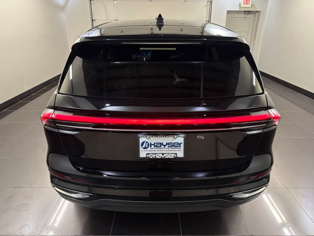 Used 2026 Lincoln Nautilus Premier AWD/4WD image 5