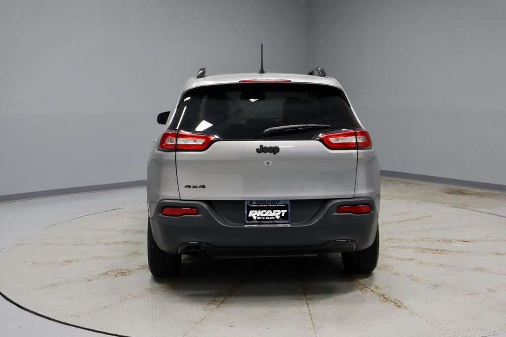 Used 2016 Jeep Cherokee Latitude w/ Comfort/Convenience Group AWD/4WD image 10