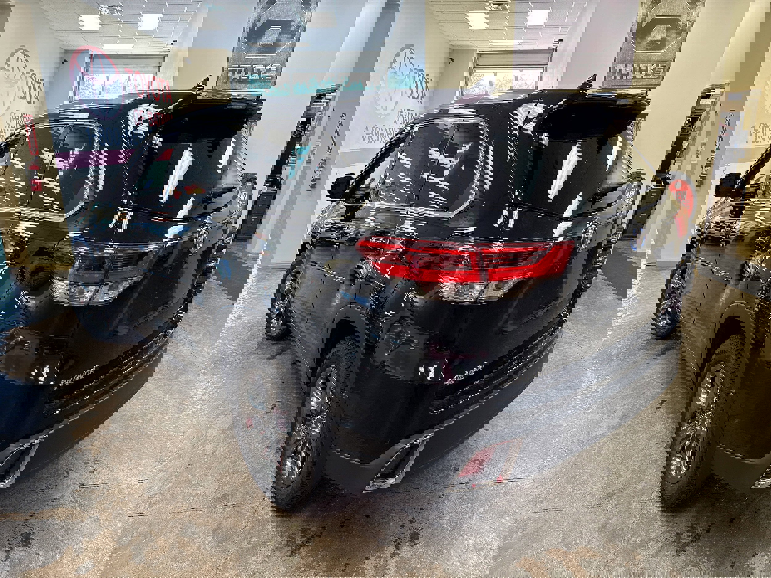 Used 2019 Toyota Highlander Limited Platinum image 11