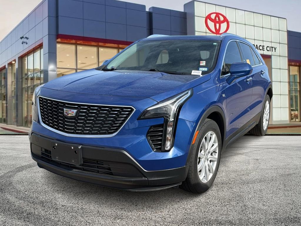 Used 2023 Cadillac XT4 Luxury w/ Cold Weather Package image 1