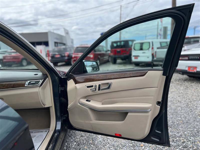 Used 2014 Mercedes-Benz E 350 4MATIC Sedan image 13