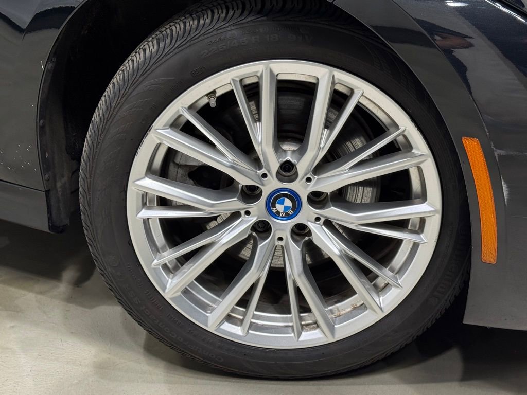 Used 2023 BMW 330e xDrive w/ Driving Assistance Package AWD/4WD image 10