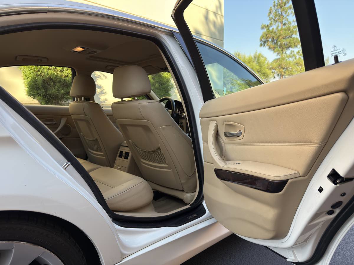 Used 2006 BMW 330i Sedan image 54