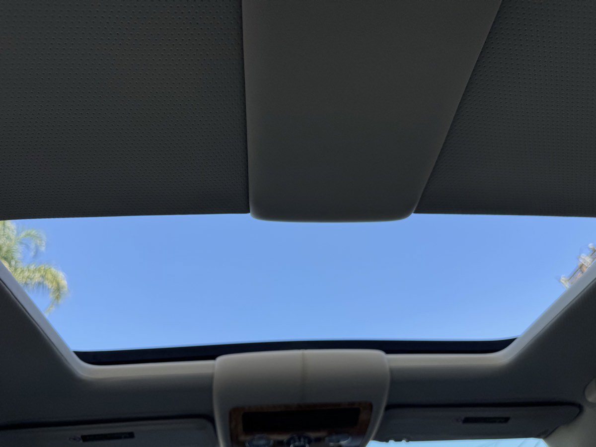 Used 2016 Bentley Flying Spur W12 image 27