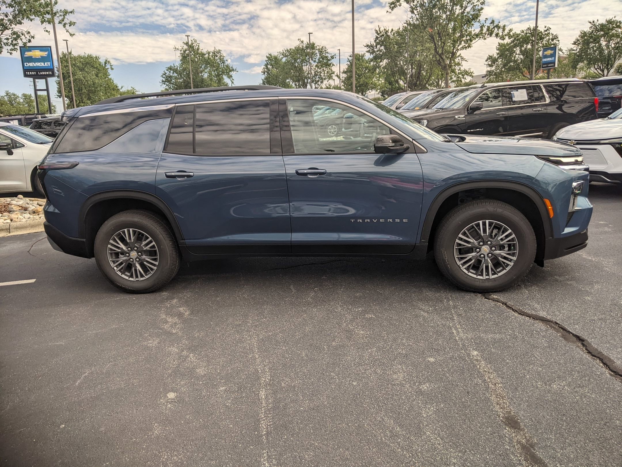New 2026 Chevrolet Traverse LT w/ Driver Confidence Package FWD image 9