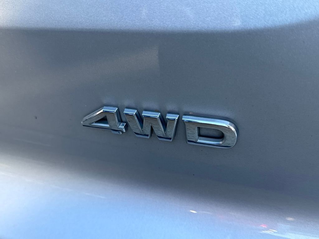 Used 2025 Nissan Pathfinder SV image 6