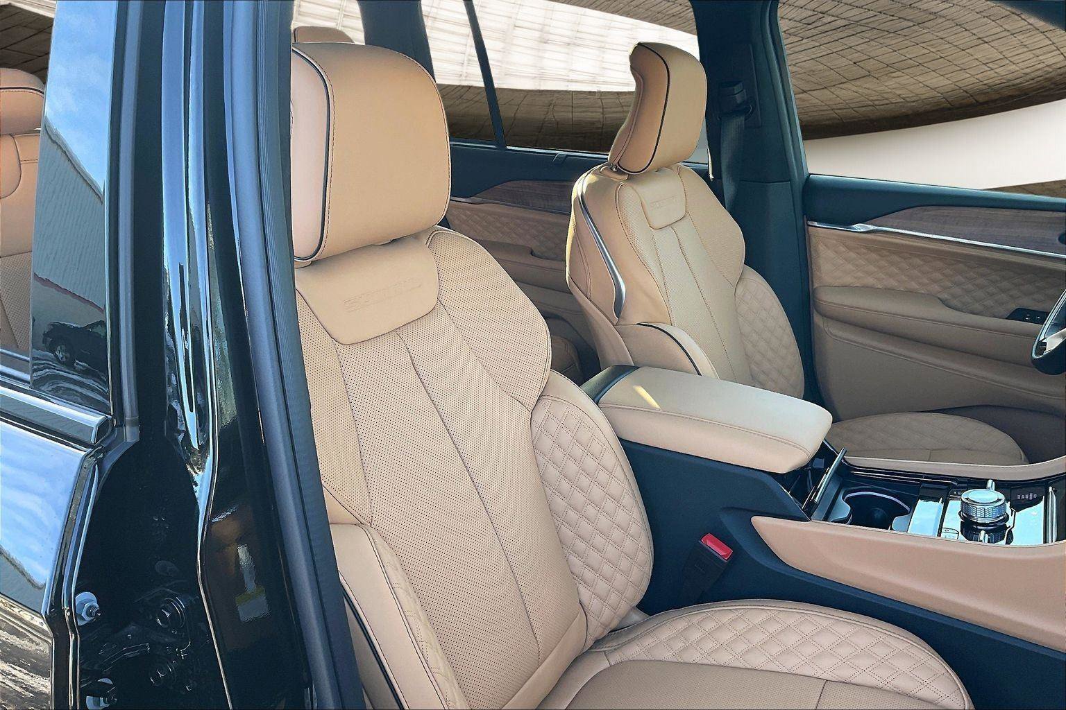 New 2025 Jeep Grand Cherokee Summit image 11