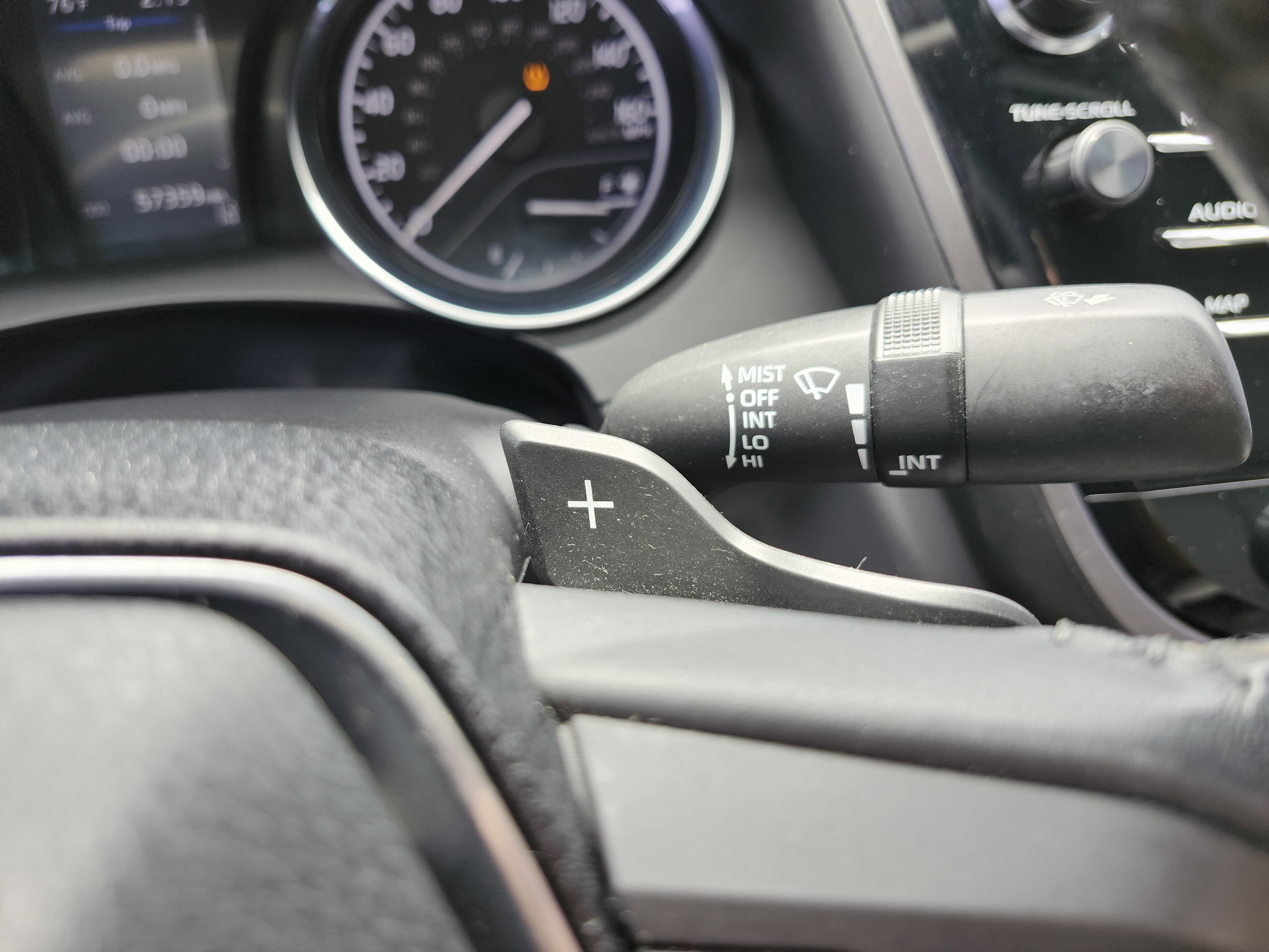 Used 2020 Toyota Camry SE FWD image 9
