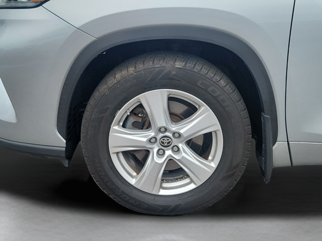 Used 2020 Toyota Highlander LE AWD/4WD image 30