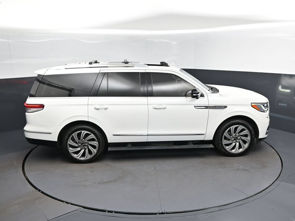 Used 2023 Lincoln Navigator Reserve AWD/4WD image 35