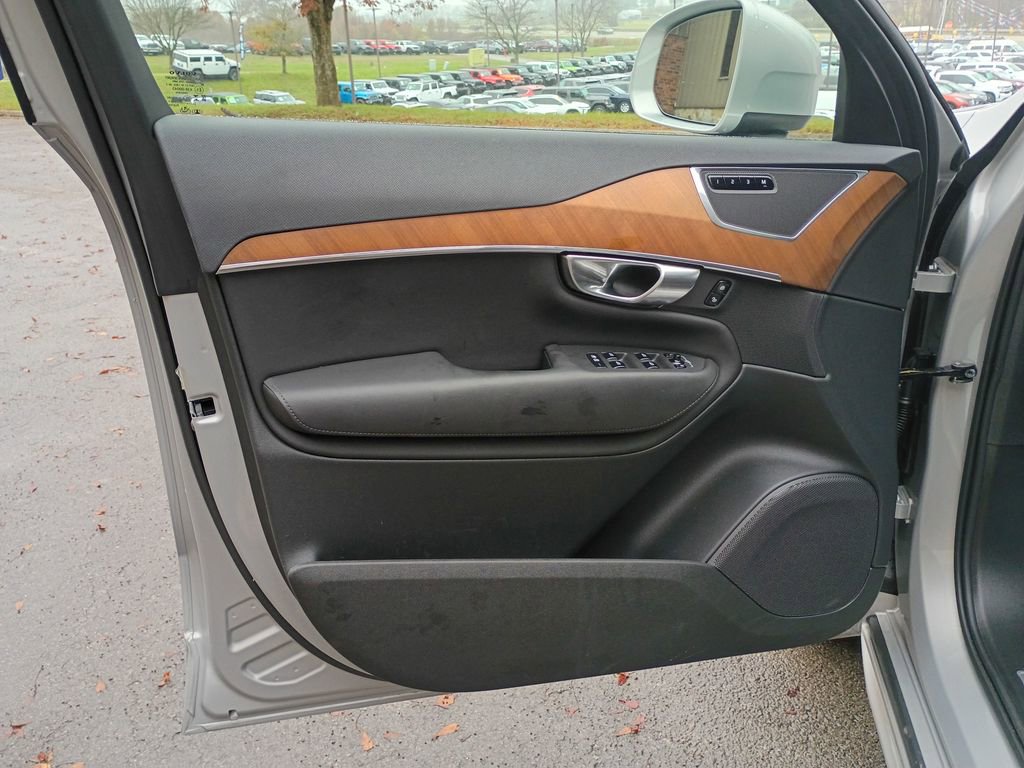 Used 2025 Volvo XC90 B6 Plus image 10
