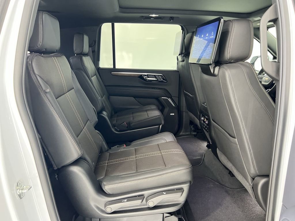 New 2026 Chevrolet Suburban High Country image 2