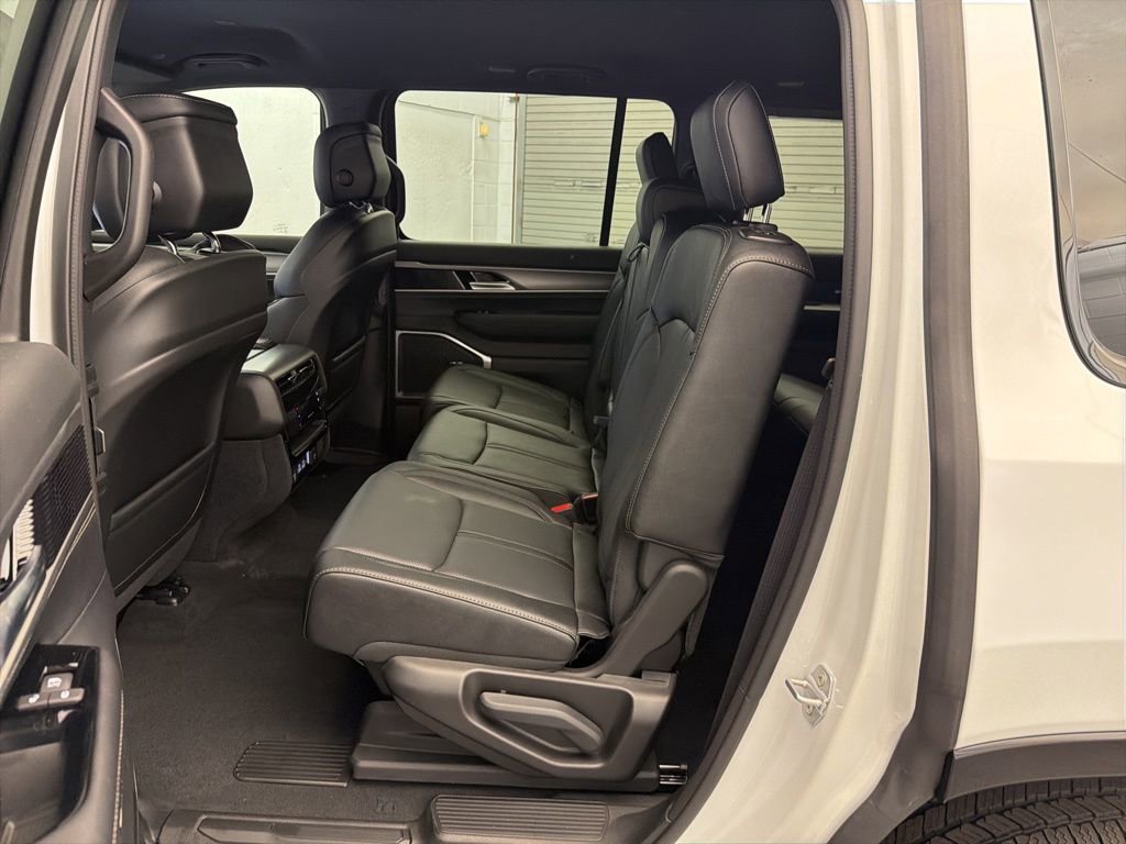 New 2026 Jeep Grand Wagoneer Limited w/ 8-Passenger Seating Package AWD/4WD image 18