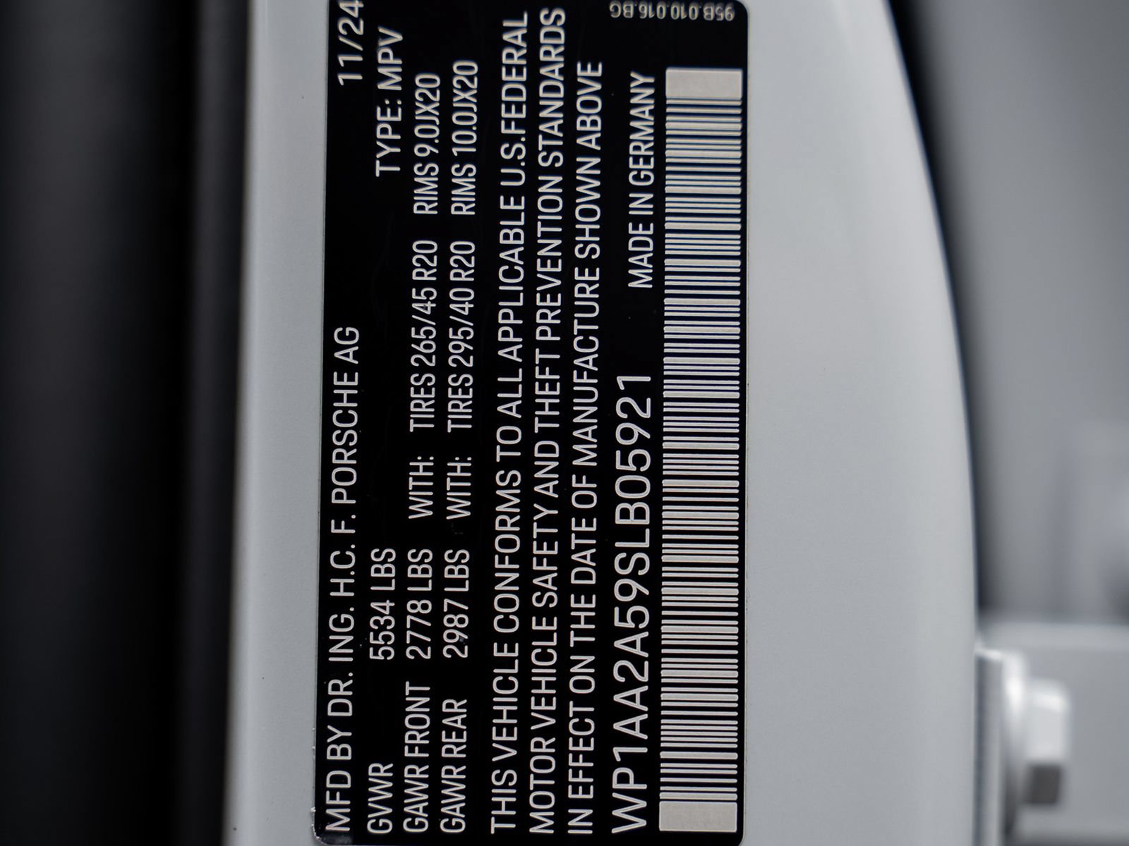 Used 2025 Porsche Macan AWD/4WD image 68