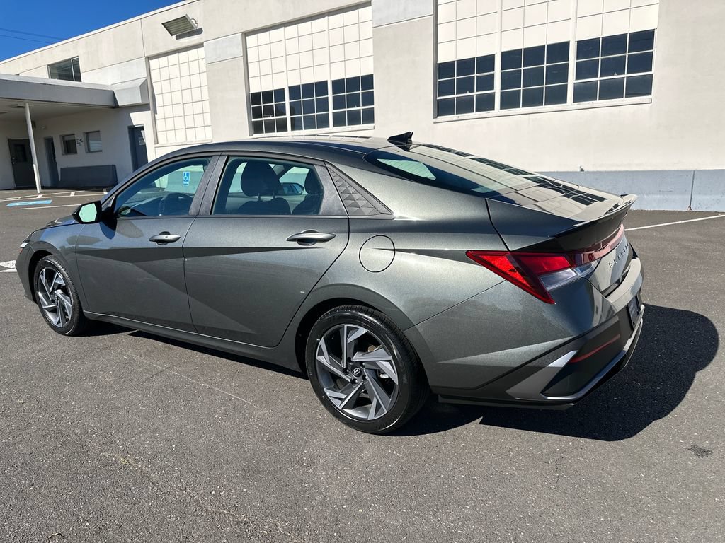 Certified 2025 Hyundai Elantra Sport FWD image 4