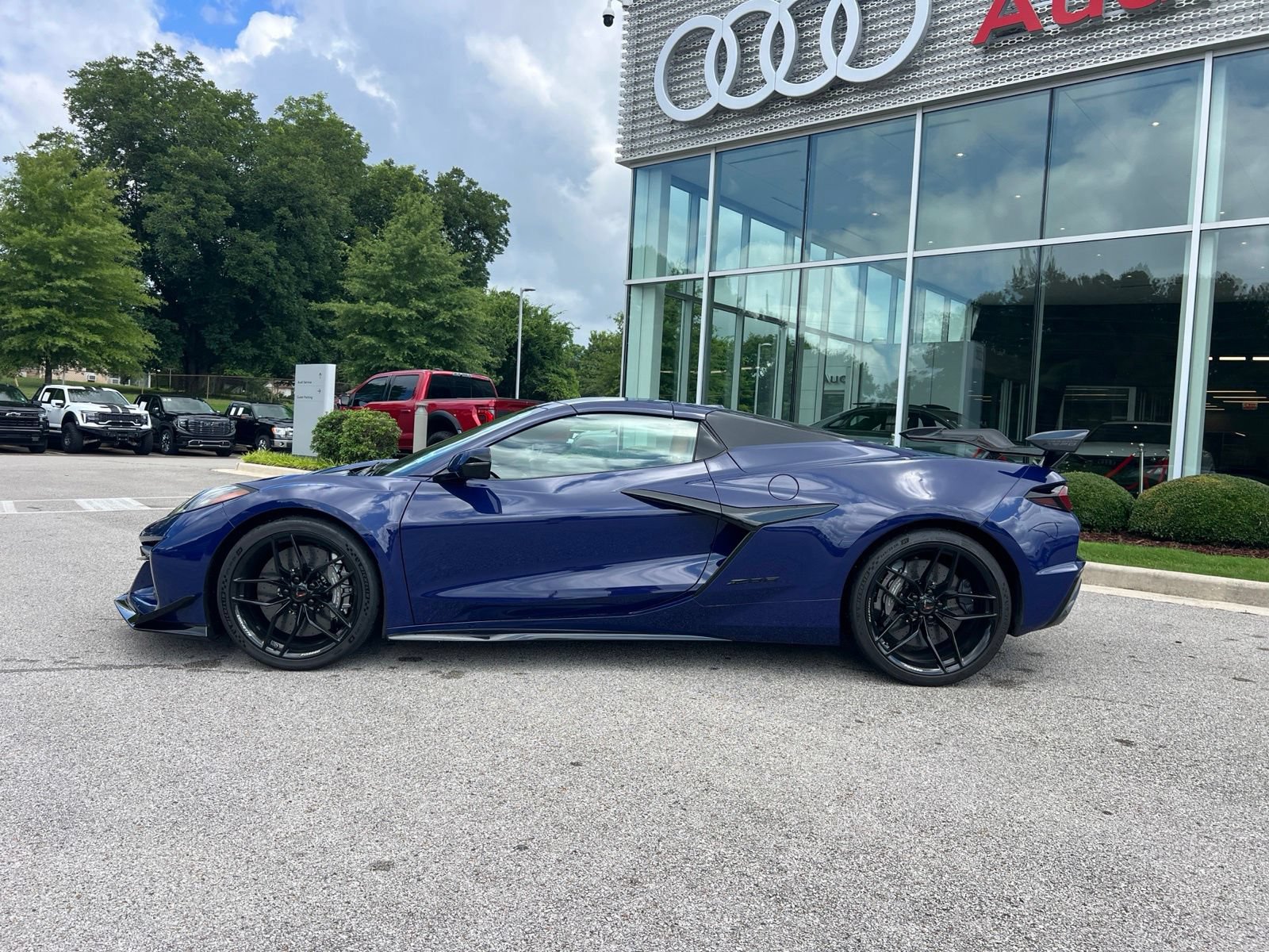 Used 2025 Chevrolet Corvette Z06 w/ Z07 Performance Package RWD image 4