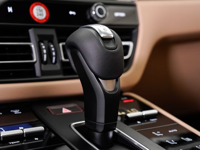 Certified 2026 Porsche Macan AWD/4WD image 21