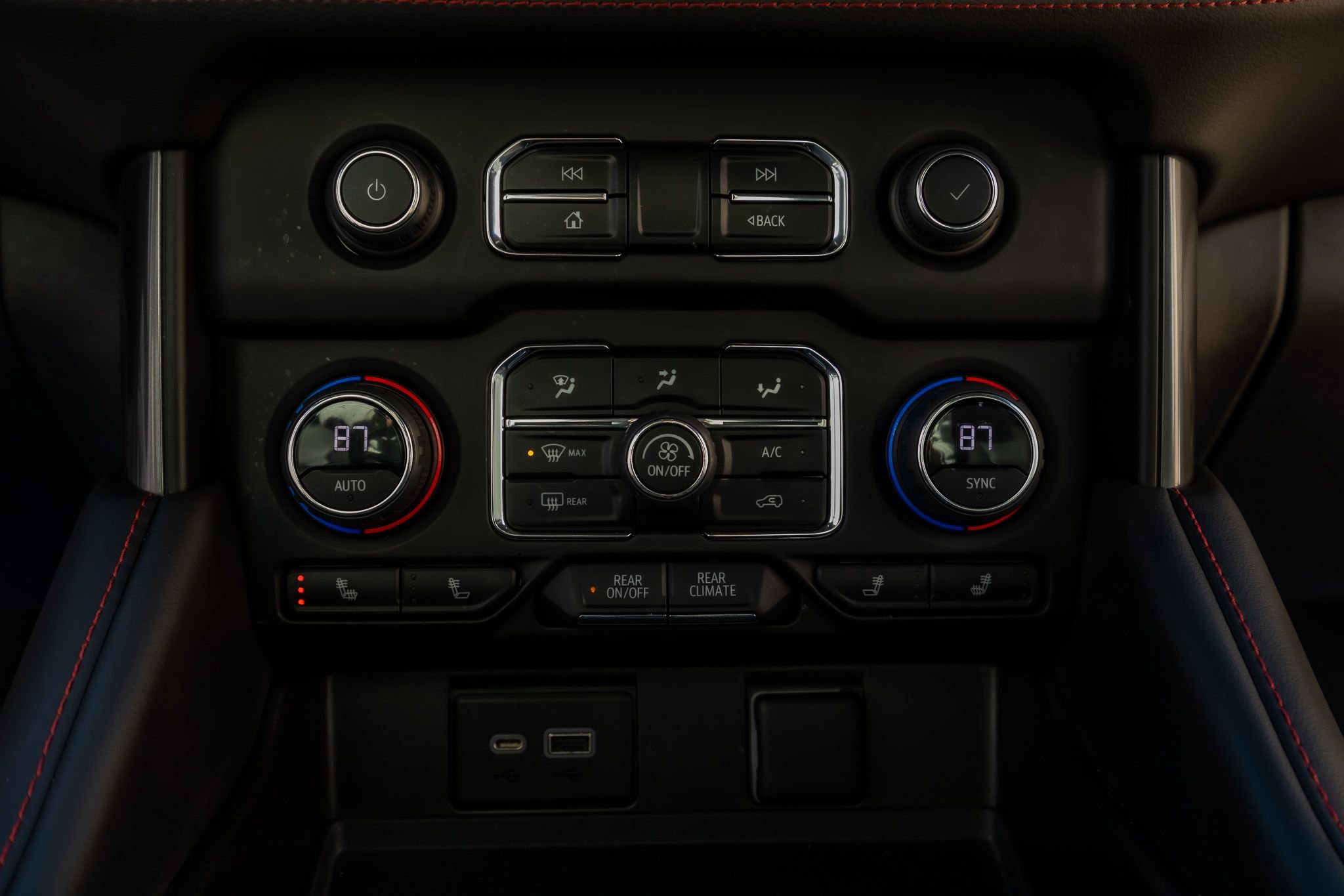 Used 2023 Chevrolet Suburban RST w/ Sport Performance Package image 26