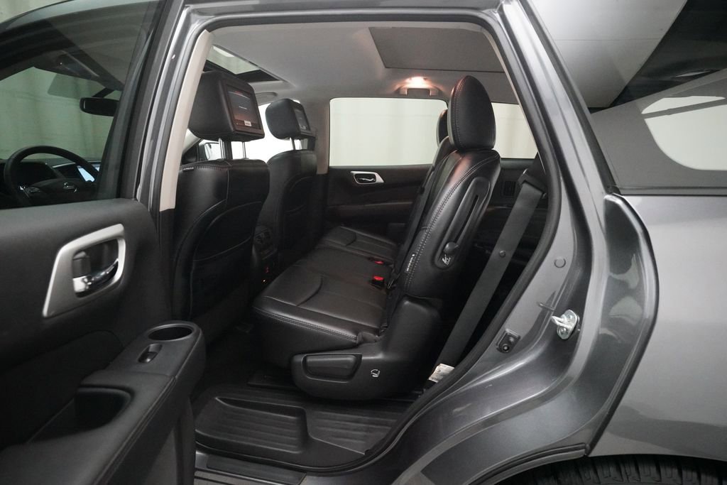 Used 2018 Nissan Pathfinder Platinum AWD/4WD image 16
