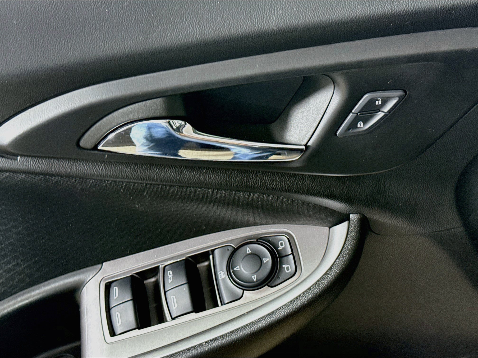 Used 2025 Chevrolet Malibu LT FWD image 16