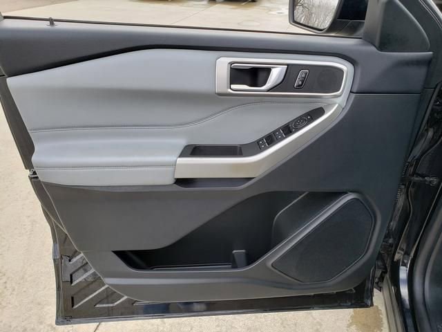 Used 2023 Ford Explorer XLT w/ Equipment Group 202A image 12