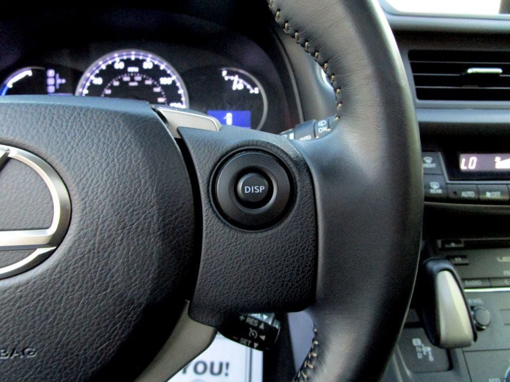 Used 2014 Lexus CT 200h FWD image 19