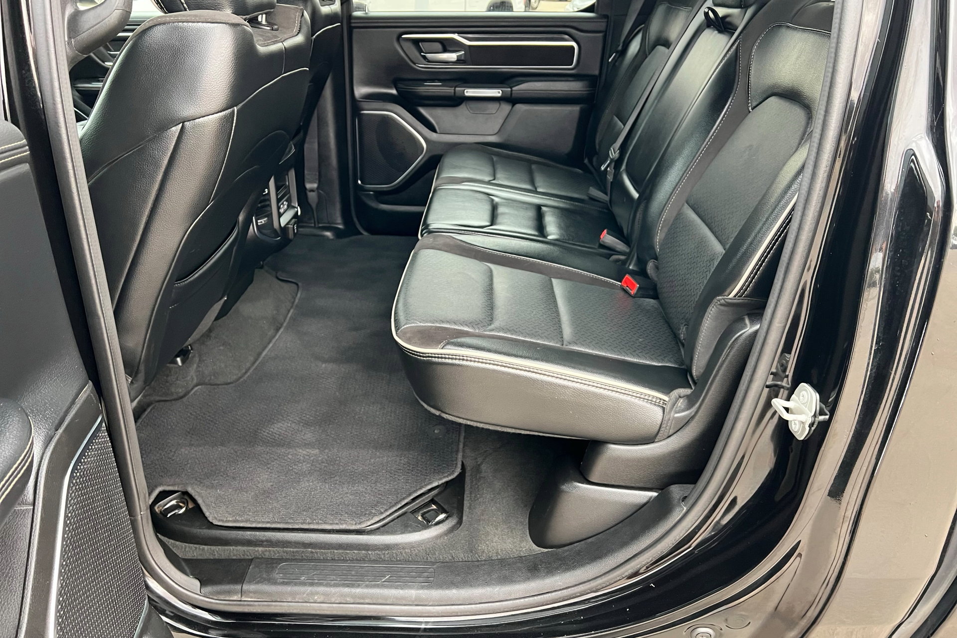 Certified 2024 RAM 1500 Laramie image 21