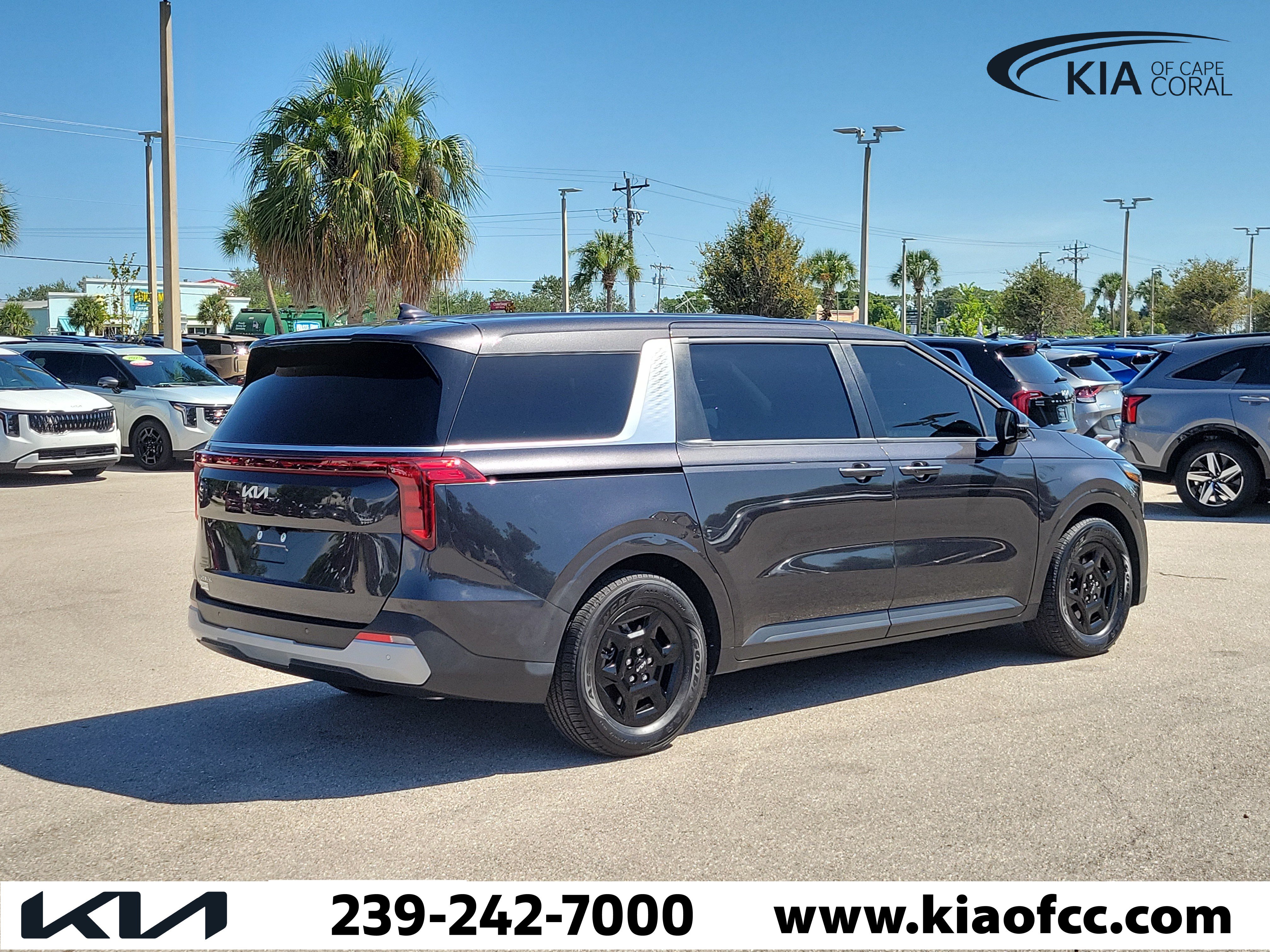 Certified 2025 Kia Carnival LX FWD image 6