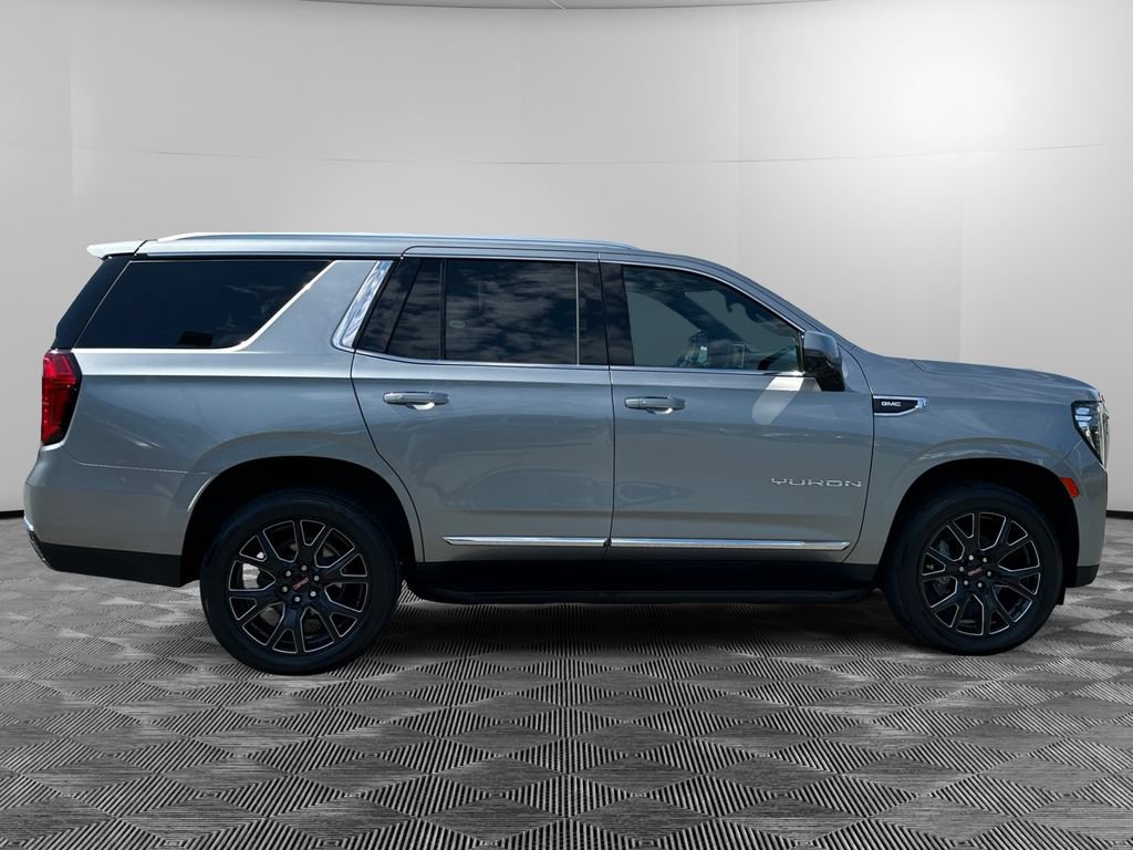 Used 2023 GMC Yukon SLT w/ SLT Luxury Package AWD/4WD image 6