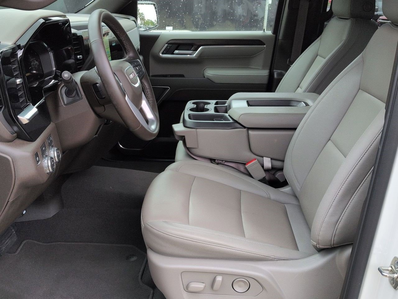 Used 2026 GMC Sierra 1500 SLT AWD/4WD image 15