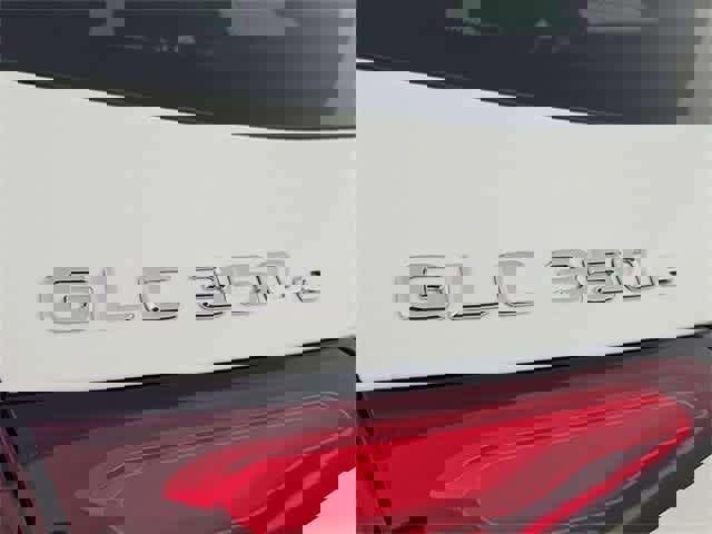 Used 2025 Mercedes-Benz GLC 350e 4MATIC image 12