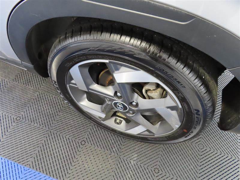 Used 2025 Hyundai Venue SEL FWD image 7