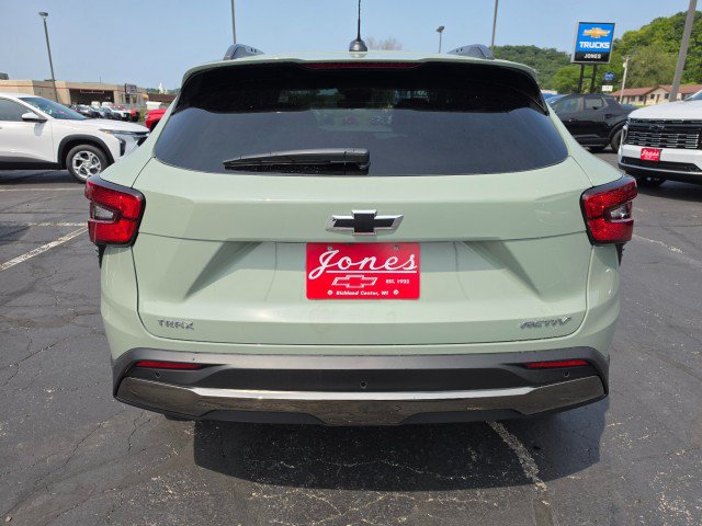 New 2026 Chevrolet Trax ACTIV w/ Sunroof Package FWD image 4
