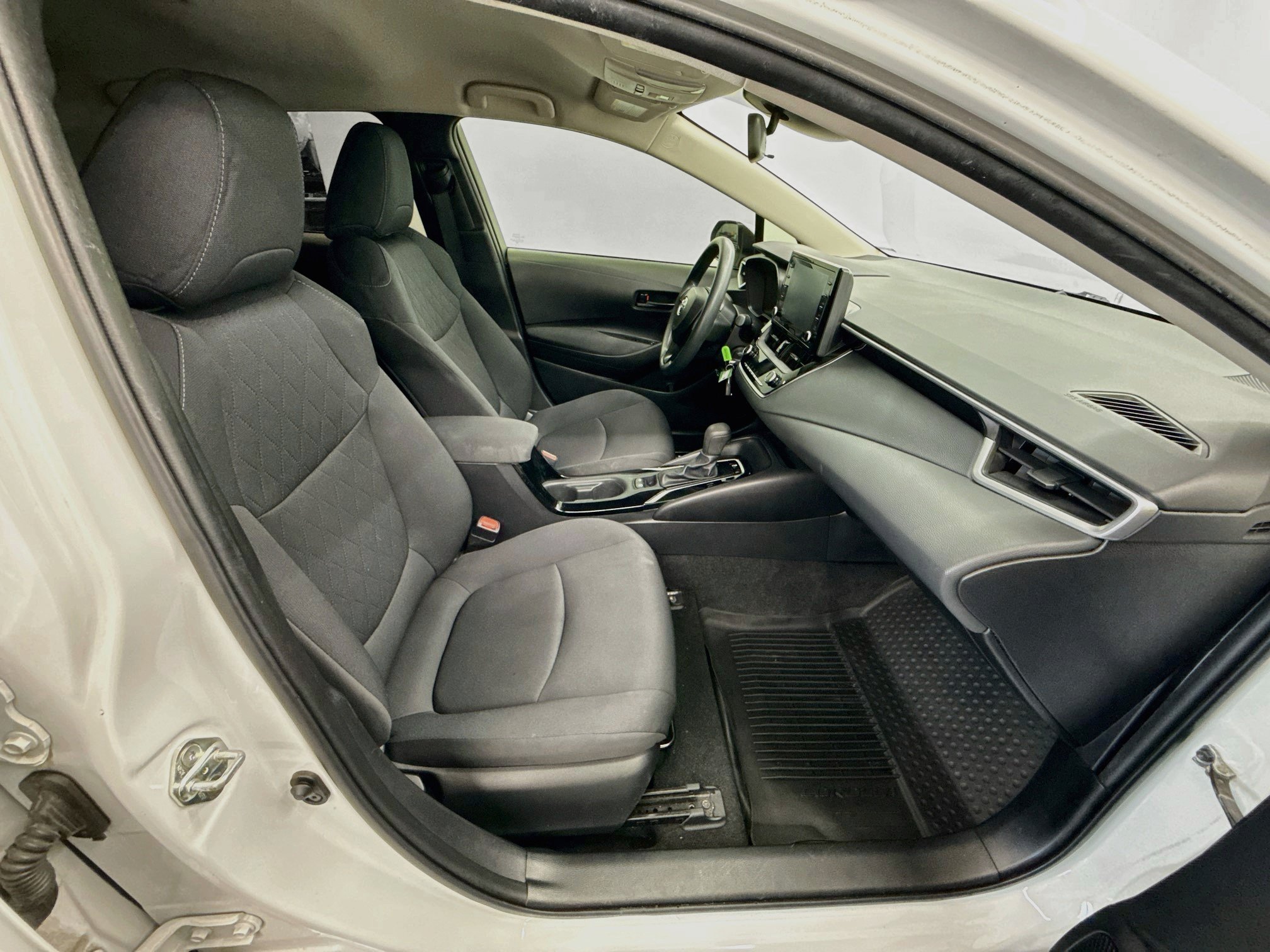 Used 2022 Toyota Corolla LE FWD image 28